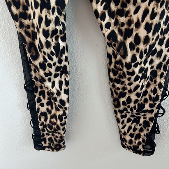 Victoria's Secret Sport Leopard Tights Strappy Side Bottom New Sport Tag 12 - Picture 8 of 8